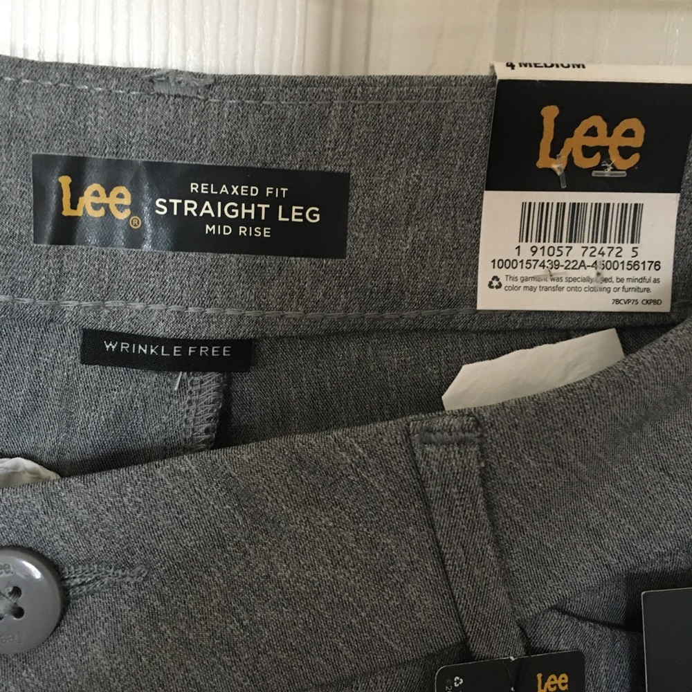 Levi’s Relaxed fit Straight leg mid rise pants size: 4 medium